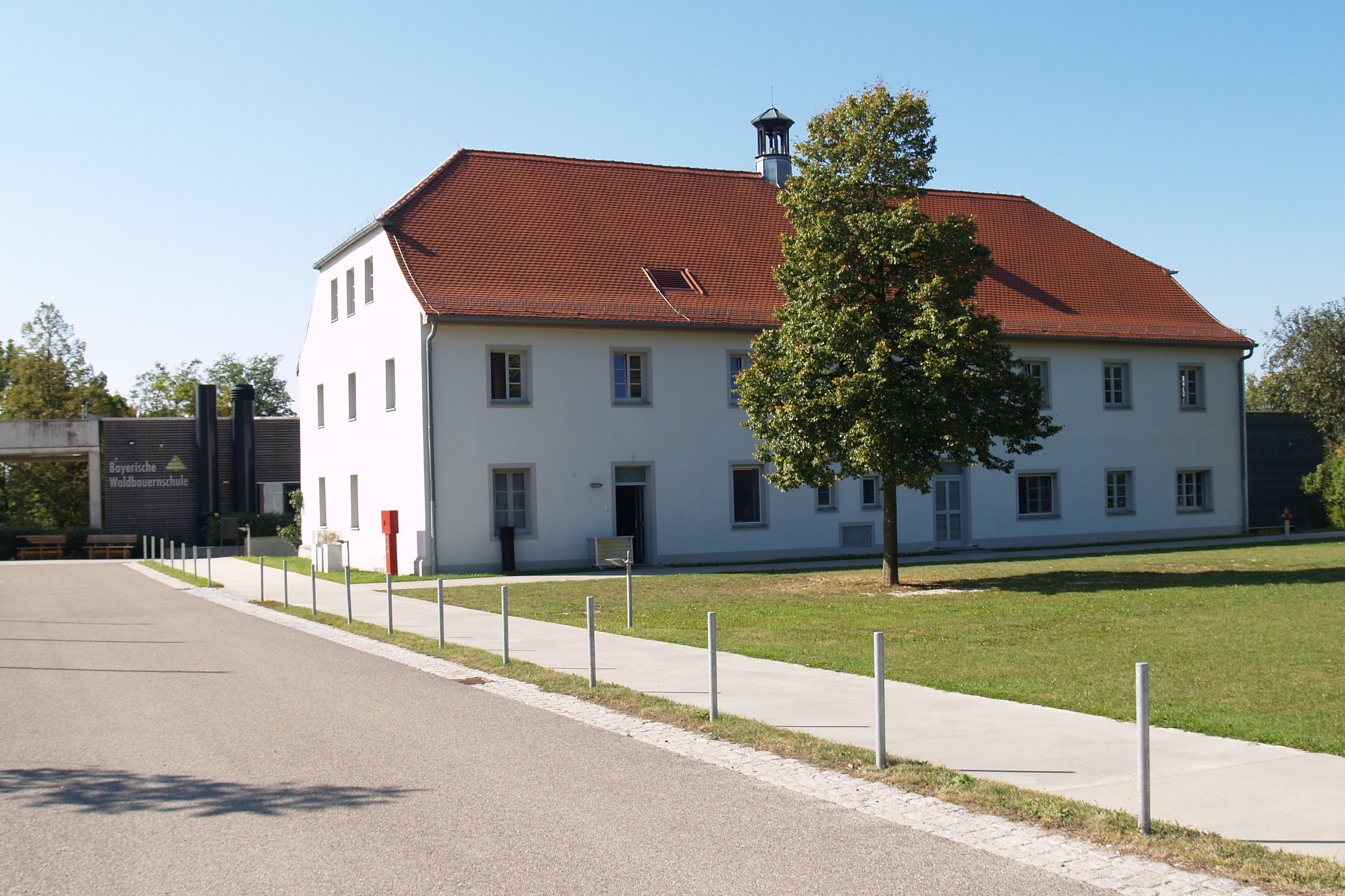 Die Bayerische Waldbauernschule Kehlheim ist das zentrale Kompetenzzentrum für die Aus- und Fortbildung von Waldbesitzern in Bayern